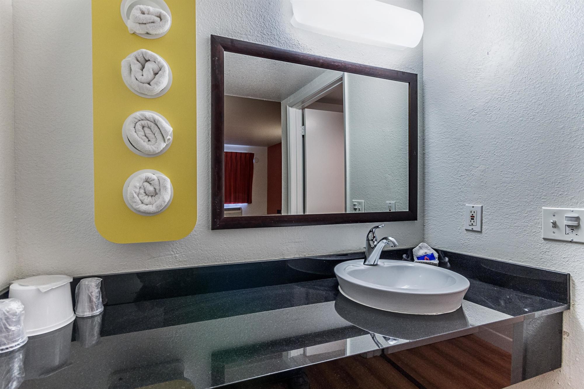 6-fresno, Ca Hotel