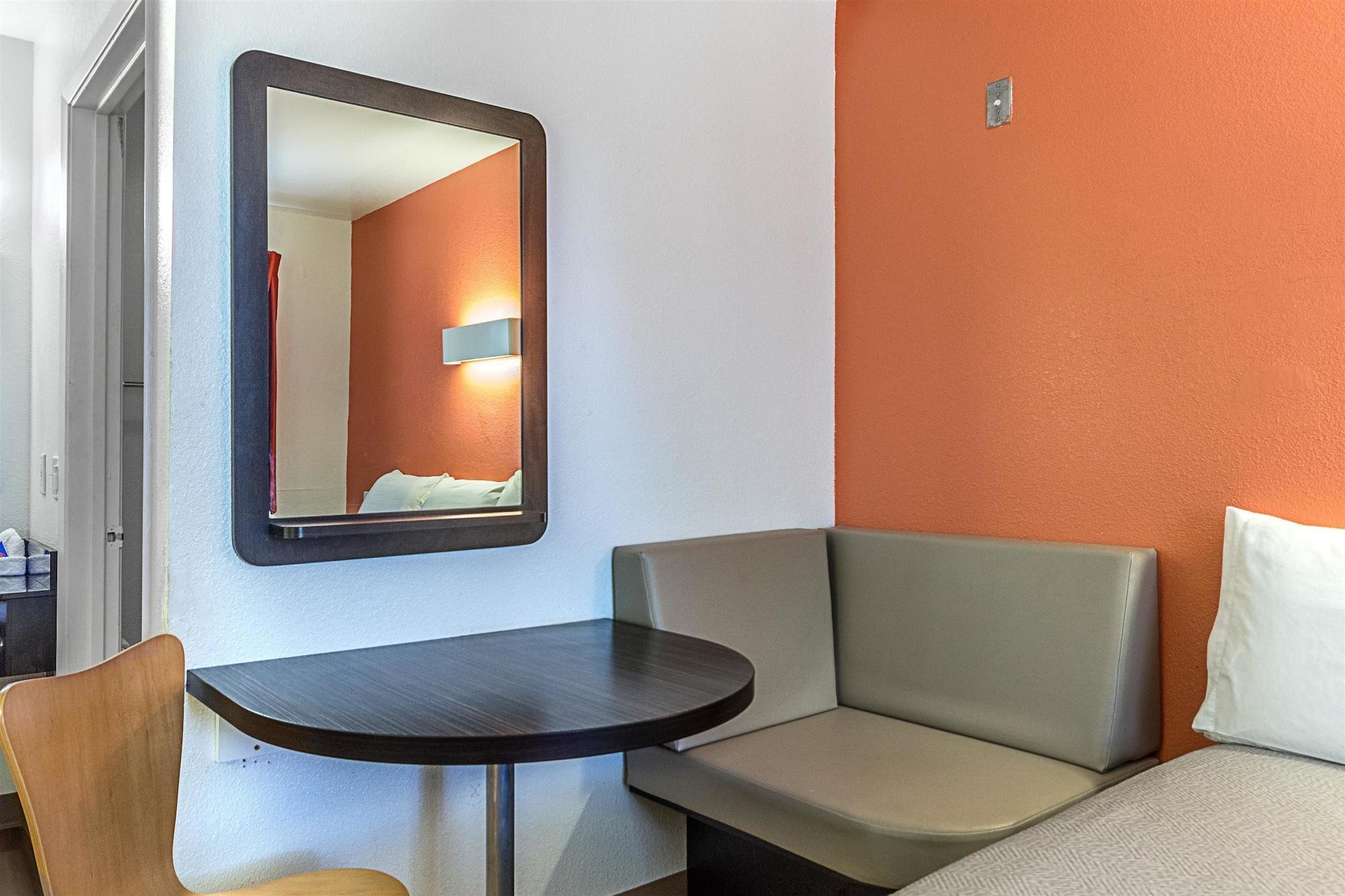 6-fresno, Ca Hotel