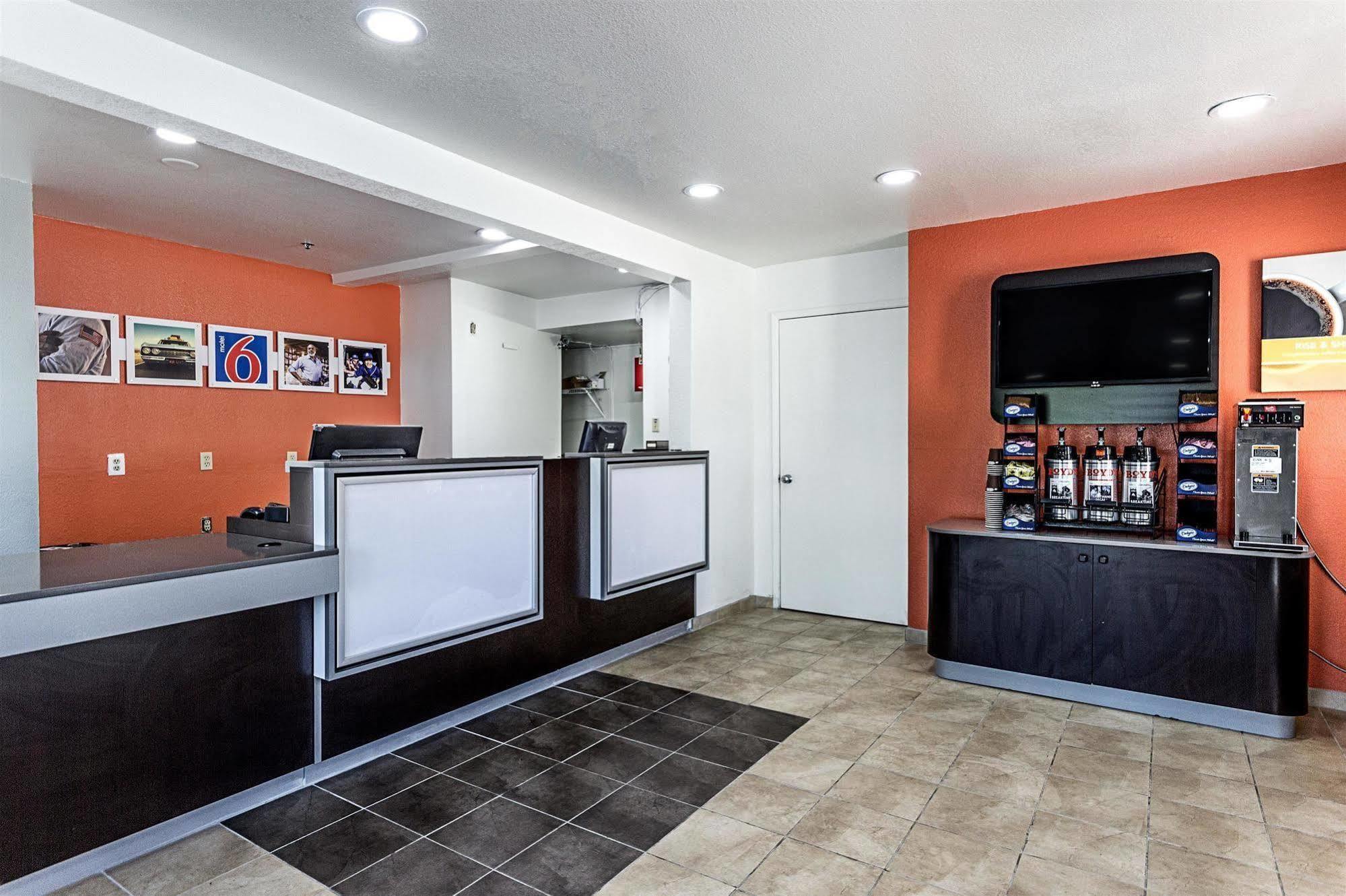 Hotel 6-fresno, Ca 2*