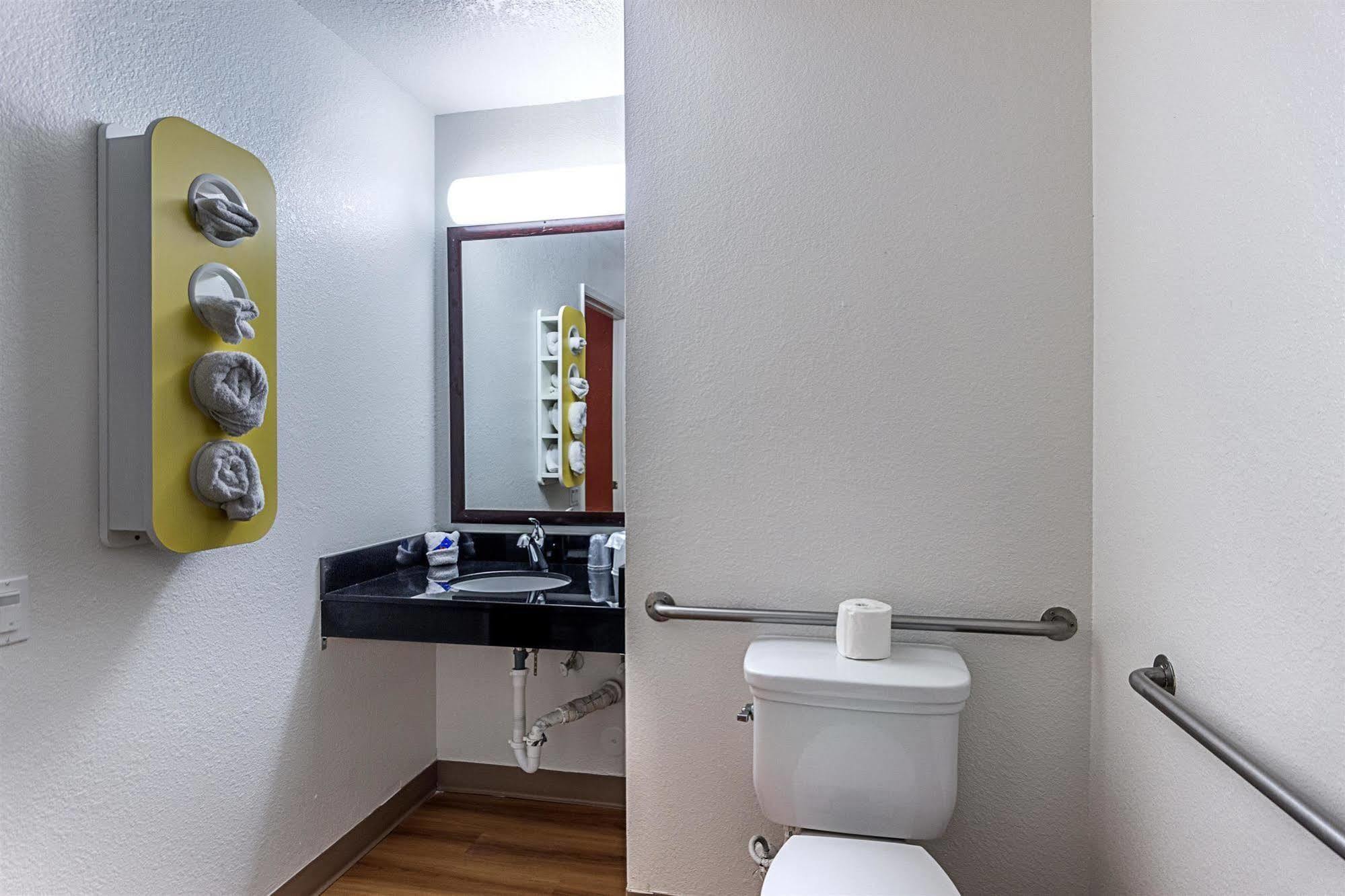 Hotel 6-fresno, Ca