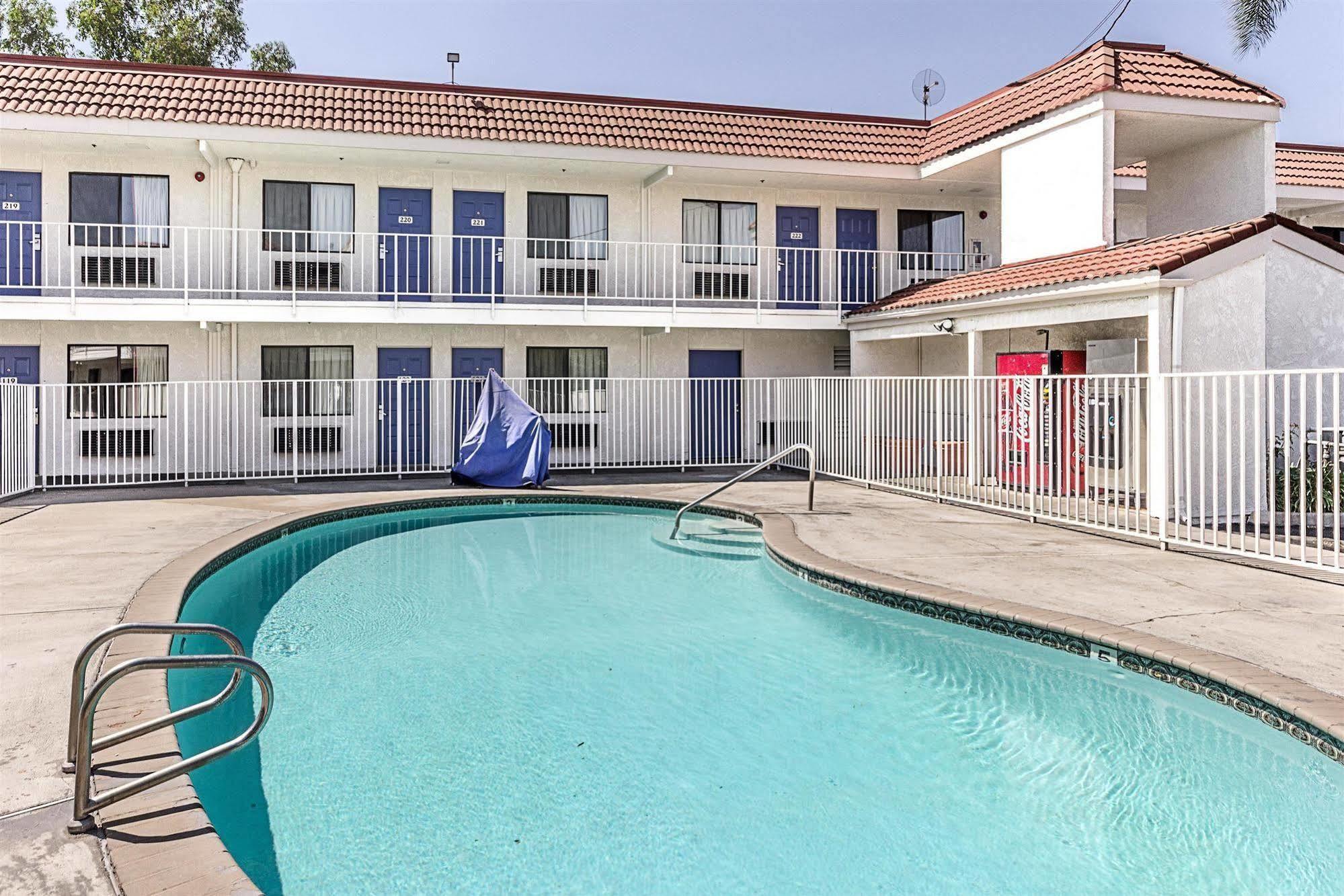 Hotel 6-fresno, Ca 2*