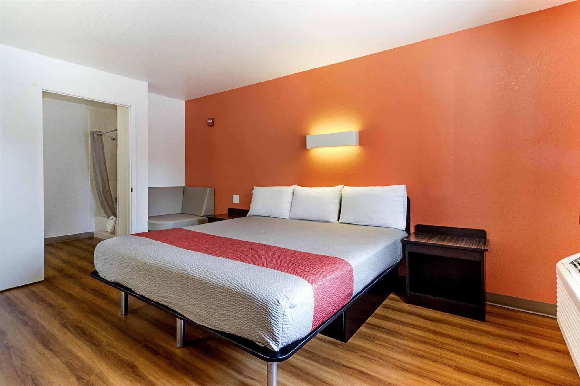 6-fresno, Ca Hotel